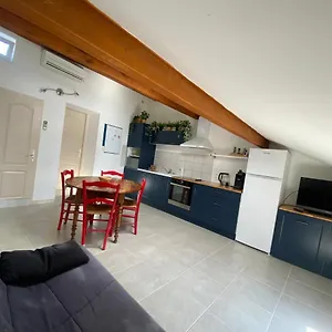 Appartement Climatise Au Pied Du Mont Ventoux, Malemort-du-Comtat