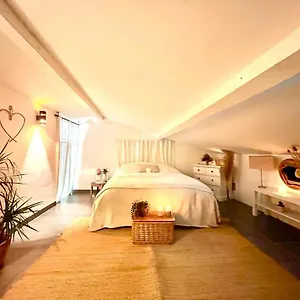 Appartement Loft Atypique Au Milieu Des Champs, Tourrettes